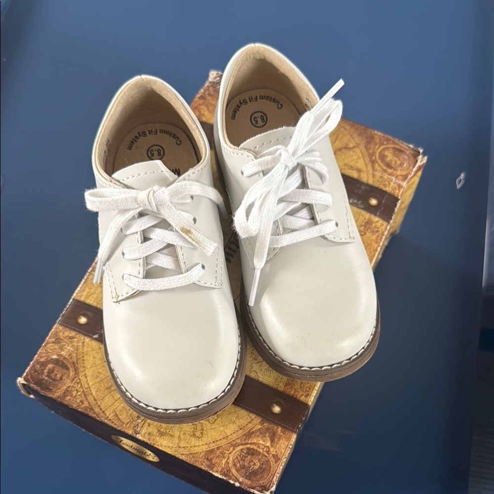 FootMates White Toddler Lace-Up Dress Shoes